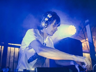 Ea7 astronaut dj. Ea7 astronaut dj. диджей космонавт фото. Radiotrance космонавт. дж gydra.