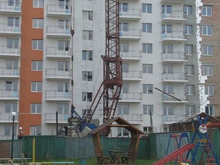 На незаконную стройку депутата-радикала в Ровно прибыли патрульные (фото+видео)