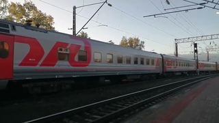 ЭП1-105. Ещё в родном окрасе. Прибывает на станцию Петрозаводск. 92 поезд.