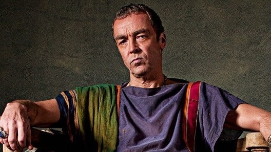 Прототип персонажа сериала Спартак кровь и песок. Гней Корнелий Лентул Батиат, (или, возможно, Ватия) римский основоположник собственной гладиаторской школы в Капуе (близ вулкана Везувия),
