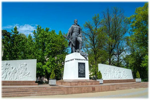 Памятники победы в краснодаре. Памятник героям битвы за кубань в краснодаре. Памятник жертвам фашизма краснодар. Обелиск воинам освободителям краснодара. Мемориальный комплекс героям советского союза краснодар.