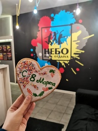 В воздухе пахнет весной остались считанные дни до прекрасного праздника 8 Марта!