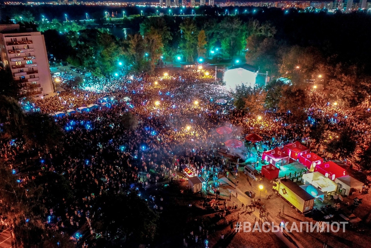 Просто оцените этот размах с высоты (фото от Василия с Набережной где Время и Стекло) Просто оцените этот размах с высоты (фото от Василия с Набережной где Время и Стекло)