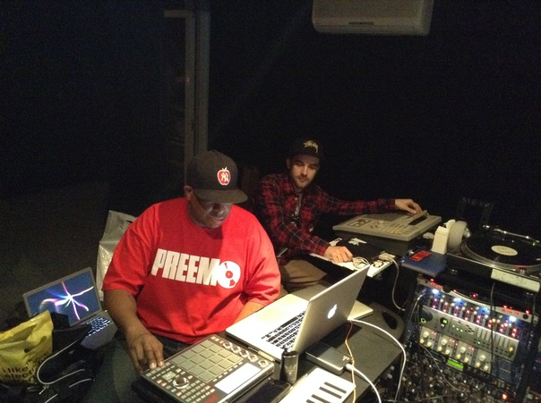 бабкин битмейкер. Dj stufford noize mc. диджей битмейкер уличный. диджей битмейкер уличный. битмейкинг.