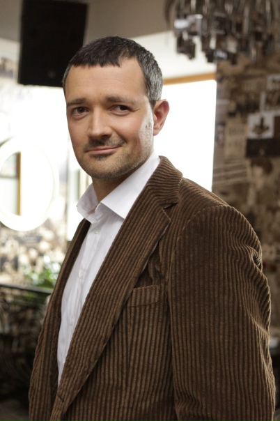 Yegor Beroev. Dynastic acting family. On stage for seven years. Ended up squeezi
